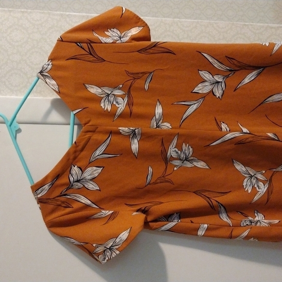 A New Day Gold Floral Print V-Neck Short Sleeves Dress Small - Picture 5 of 6